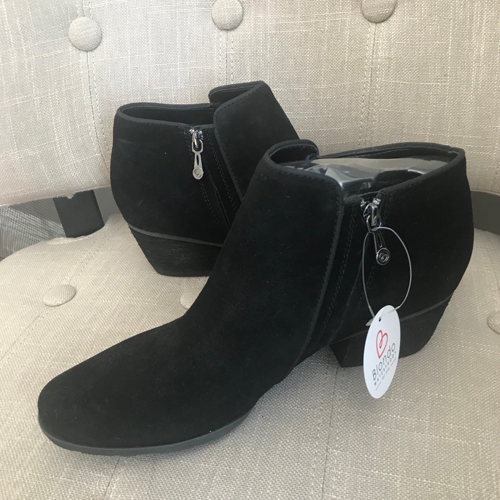 NWT Blondo Villla black suede ankle boots